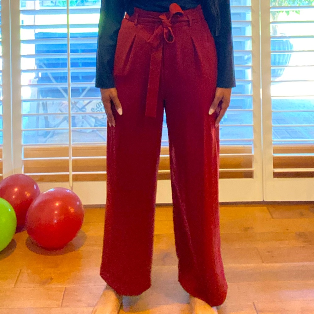 UNIQLO | Mid-rise burgundy trousers w/ waist tie
